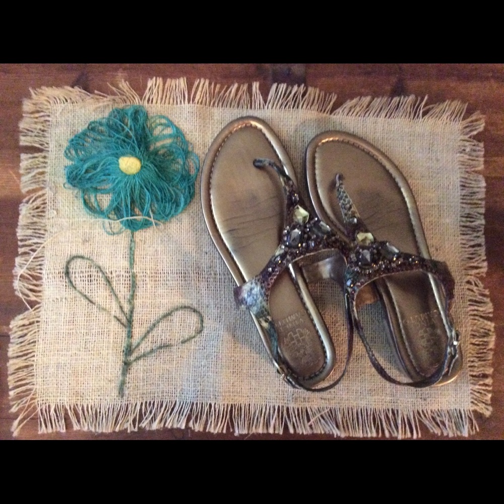 VINCE CAMUTO BEJEWELED LEATHER UPPER SANDALS 8.5B